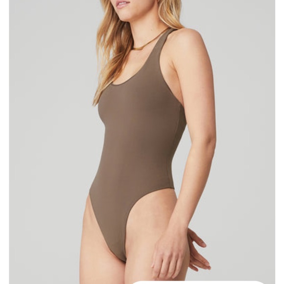ALO yoga sleek back bodysuit. Hot cocoa. Size Medium. - Picture 2 of 6